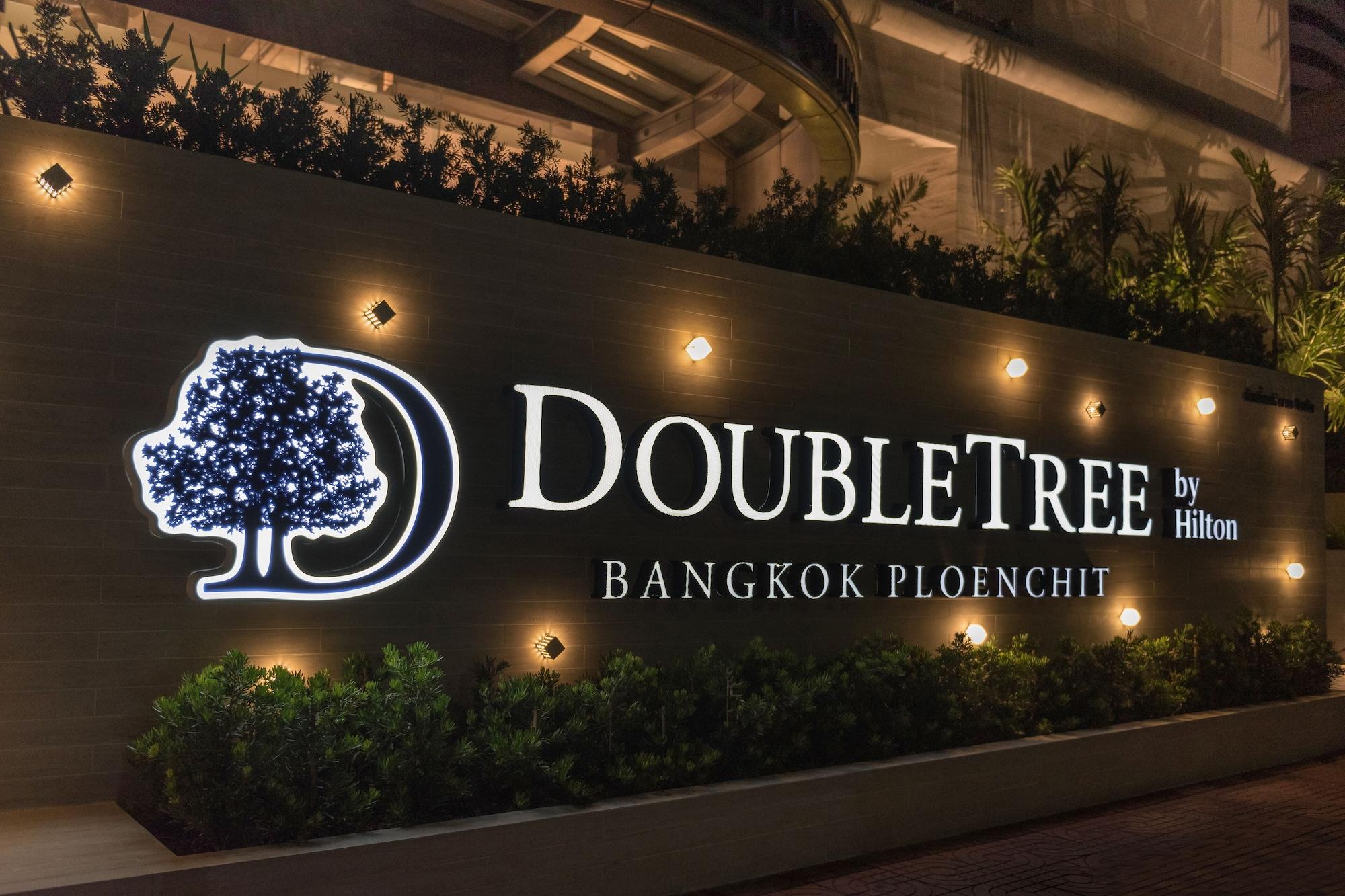 Hotel Doubletree By Hilton Bangkok Ploenchit Exterior foto