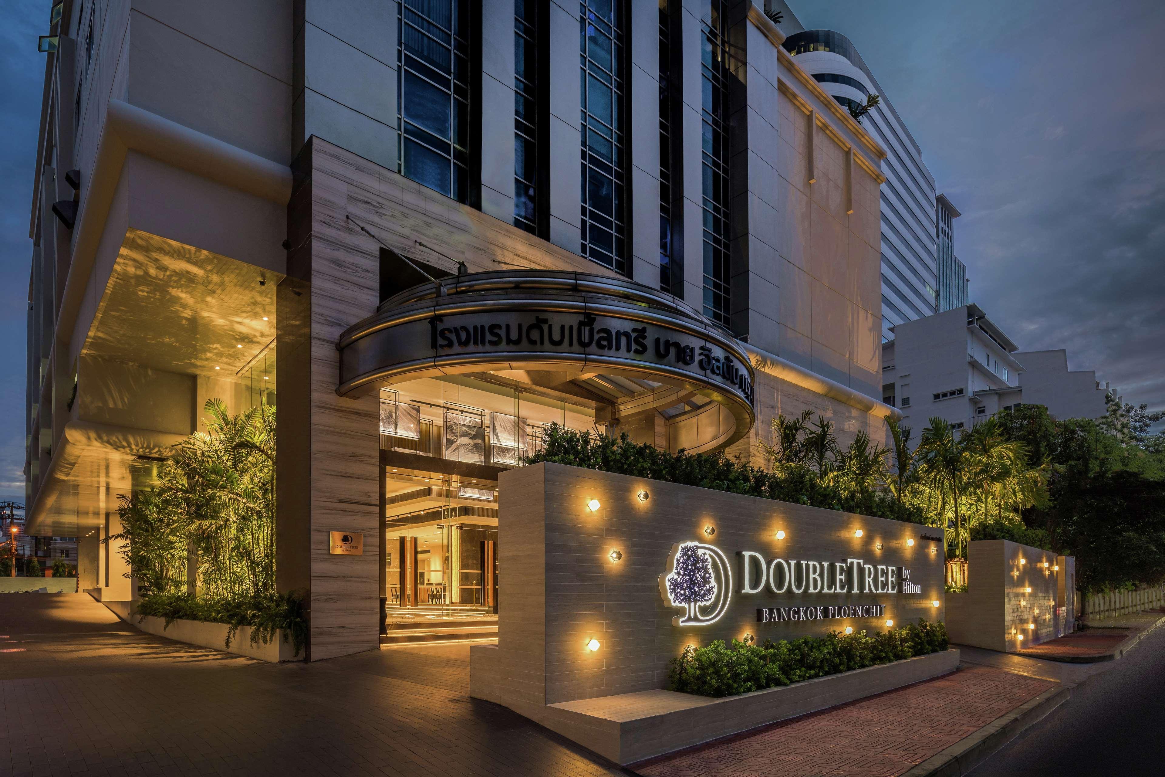 Hotel Doubletree By Hilton Bangkok Ploenchit Exterior foto